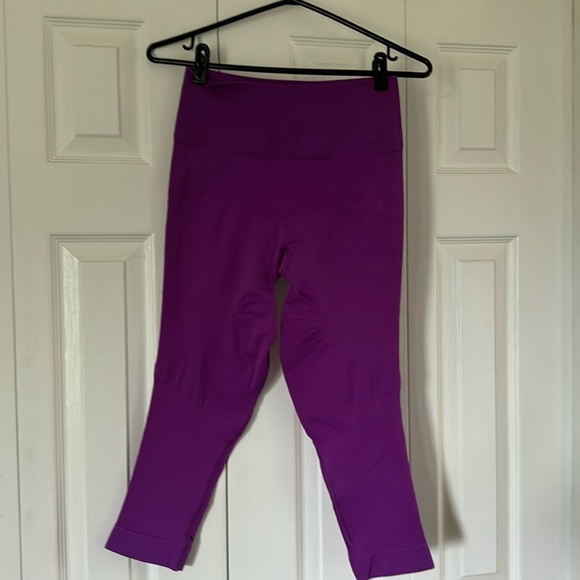 Lululemon Flow Capris ❤️❤️ - Picture 1 of 5